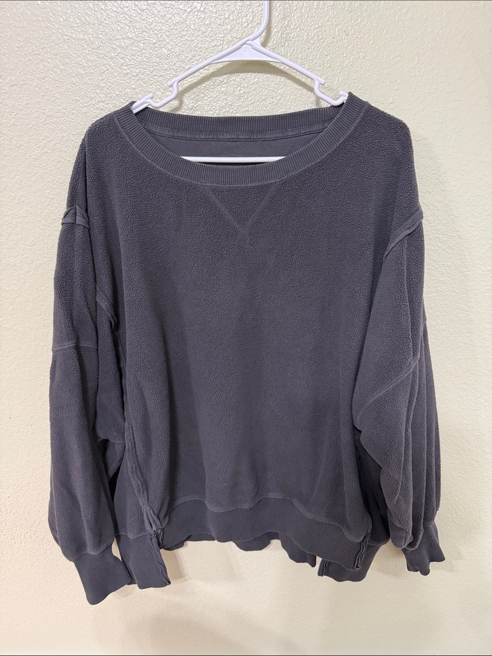 American Eagle Outfitters Charcoal Gray Crewneck Sweatshirt